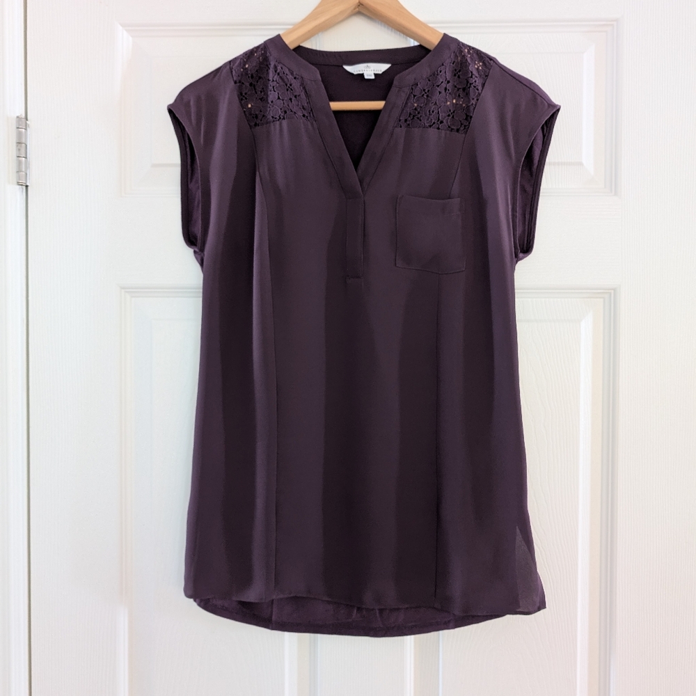 RW&CO lace shoulder V neck top purple size XXS